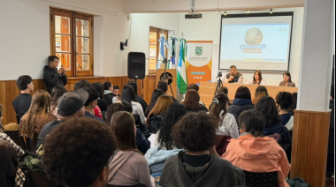 Los jóvenes de Bariloche le tomaron examen oral a la Carta Orgánica en una audiencia con sala llena