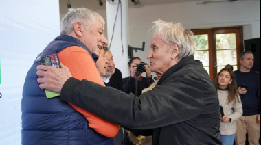 Cortés firmó el convenio con Camuzzi y recibió los pliegos para obras en los barrios