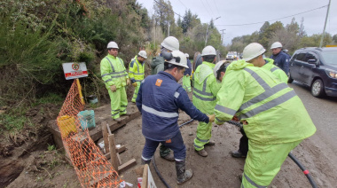 La CEB sigue enterrando la red eléctrica sobre la Bustillo para que el viento y la nieve corten menos la luz