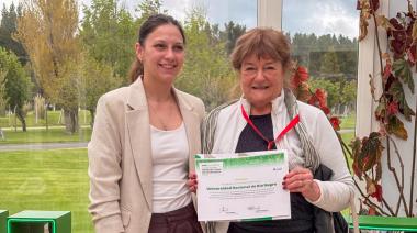 Egresada de la UNRN en Bariloche ganó el premio nacional de INVAP con un dispositivo que ayuda a ubicar tumores en plena cirugía