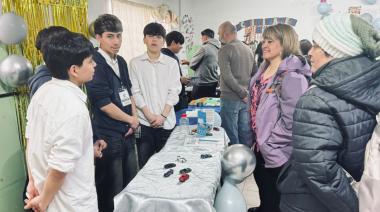 Alumnos del Ceferino Namuncurá armaron en El Frutillar una muestra con juegos y saberes patagónicos