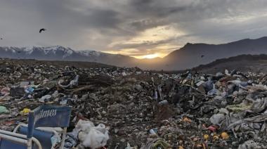 Fuerza Bariloche intimó al Municipio y a la Provincia a cumplir con el cierre del vertedero