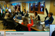 Derrota histórica: toda la oposición rechazó el proyecto de Cortés para quitar licencias a empleados municipales