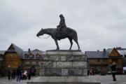 En Bariloche, los fantasmas del pasado cabalgan mejor que los funcionarios del presente