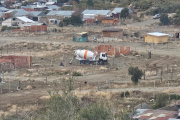 ¿Recursos públicos para beneficio privado? llevan hormigón a un terreno particular