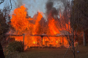 Incendio en vivienda contigua al supermercado Qmark moviliza a bomberos esta tarde