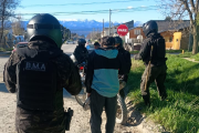 Detienen a un hombre que circulaba en una moto robada y era buscado por la justicia