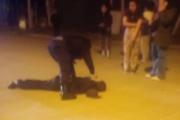 Se metió en una vivienda con dos más, y lo apuñalaron