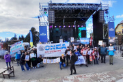 Trabajadores estatales se manifiestaron en Bariloche a la Carta para visibilizar sus reclamos salariales