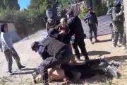 (Video) Desalojo violento en Bariloche: gas lacrimógeno, piedras y cuatro detenidos en el caso de Julia Chávez