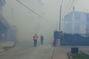 Caos vehicular en el centro por incendio en cerro Runge: la Municipalidad informó cortes totales de tránsito en diferentes calles
