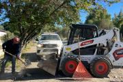 Limpieza profunda en el km 8: vecinos destacan el trabajo de la Delegación Cerro Otto ante el uso indebido de tachos escolares