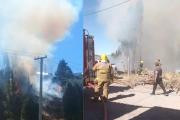 (VIDEO) Incendio en la barda del Ñireco moviliza a Bomberos y al SPLIF en pleno inicio de año