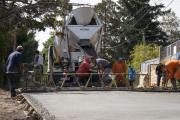 Avanza el pavimento en dos frentes: Rancho Grande y Barda del Ñireco, en marcha hacia una ciudad más conectada