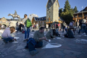Hijos Bariloche convoca a marchar el 24 de marzo y advierte sobre el vallado a la estatua de Roca