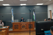 Con parches en los ojos y en Buenos Aires: volvió a suspenderse la formulación de cargos contra Catrigual