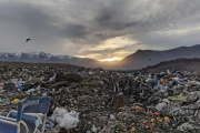 ​​​​​​​El Concejo cumple su promesa y abre el micrófono a los vecinos por el vertedero municipal