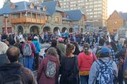 (Video) Con el Nahuel Huapi de testigo, Bariloche marchó contra la Ley de Glaciares
