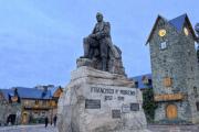La IA que resolvió el dilema de la estatua: Perito Moreno como la figura que Bariloche necesita