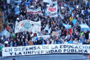 Presupuesto en caída, salarios por el piso y universidades vaciadas: Bariloche marcha hoy por la educación pública
