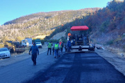 Vialidad Nacional realiza trabajos de bacheo y mantenimiento en la Ruta 40 camino a El Bolsón