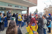 Bariloche: afiliados de Unión Personal coparon la sede de Diagonal Capraro por falta de cobertura
