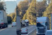 Un camión chileno, realizó maniobras peligrosas y casi los mata a todos