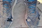 Los trabajadores de recolección mostraron sus zapatillas rotas: reclaman indumentaria y el pago de horas extras