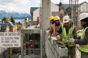 ​​​​​​​La construcción en el centro barilochense tiene acento boliviano y paraguayo: los contratistas dicen que no consiguen mano de obra local