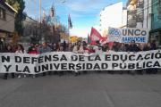 Cuarta marcha federal: miles salieron en defensa de la universidad pública en Bariloche