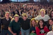 Teatro lleno, jingle, abrazos y un relevo en JSRN: Weretilneck delegó la presidencia a Buteler