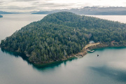 Una excursión a la Isla Huemul: Cortés llevó la agenda turística de Bariloche al lanzamiento nacional de la temporada de invierno