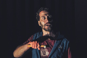 Luciano Cáceres llega a Bariloche con “Muerde”, el multipremiado thriller de Francisco Lumerman
