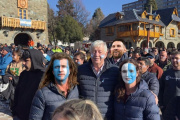 Cortés, el "William Wallace" del Centro Cívico: con las banderitas en la cara salió a la guerra (mundialista)