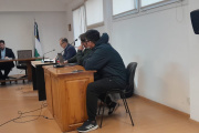 Bariloche: formularon cargos a cinco policías por una golpiza en la comisaría 28, pero la defensa tiene otra teoría del caso