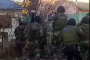 Cayó un dealer en Vuriloche I: secuestraron droga, municiones y un chaleco antibalas de la propia Policía