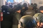 Centro Atómico: una trabajadora le gritó a Gendarmería: "¿soy una profesional, te imaginás si te pasara a vos?"