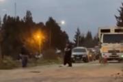 Vecinos se pelearon a los palos con los recolectores de basura en el barrio Elflein