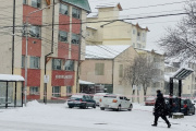 Cadenas, cortes de calle y precaución: así afecta la nieve al tránsito en Bariloche