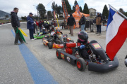 Karting en el Velódromo: pilotos locales exigieron a fondo sus máquinas ante cientos de vecinos