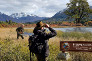 La motosierra de Sturzenegger llega al Nahuel Huapi: recortan hasta 20% el sueldo a los científicos de Parques