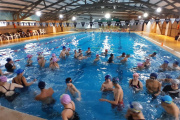 Nadar también es un derecho: jóvenes de los barrios aprenden natación gratis cada sábado