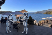 Mozos sí, robots no: UTHGRA se mete en la pelea por la Carta Orgánica para frenar a la IA en los bares y restaurantes