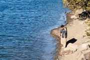 Bariloche: filmó a una pareja pescando fuera de temporada, les sacó la caña y el video se volvió viral