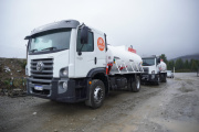 Más agua para el fuego y para los barrios: el Municipio suma dos camiones aguateros antes de que arranquen los días de calo