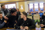 Villalba fue increpado por un delegado en pleno debate y denunció que amenazaron de muerte a uno de sus asesores