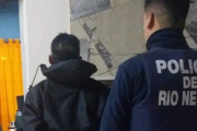 Crimen en Ñorquinco, celda en Bariloche: sin domiciliaria para el acusado de apuñalar a un hombre en una plaza