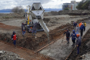 "La pileta tiene que ser un sinónimo de crecimiento": Cortés recorrió la obra del futuro natatorio de Playa Centenario