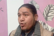 Gaminao, otra vez en el centro de la escena: fue a entregar un paquete y trató de "soreta" a una ex alumna de folclore