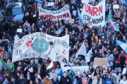 Bariloche se suma a la marcha federal en defensa de la Ley de Tierras y la universidad pública